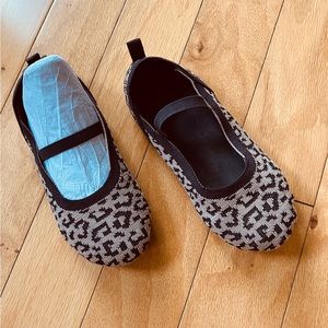 Nordstrom rack little girls flat shoe ,size13 , textile upper,like New.